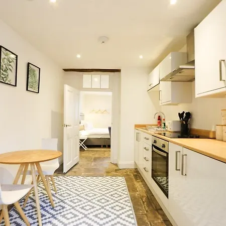 Apartment Spacious Boutique Clifton King Size Bed