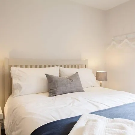 Spacious Boutique Clifton King Size Bed Bristol