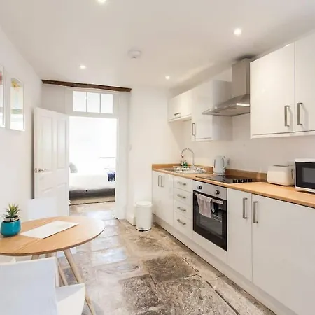 Apartment Spacious Boutique Clifton King Size Bed