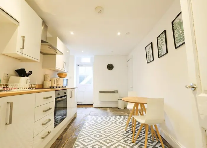 Spacious Boutique Clifton King Size Bed Apartmán