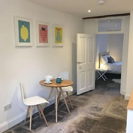 Spacious Boutique Clifton King Size Bed