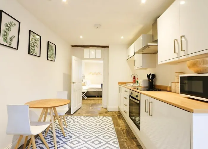 Apartment Spacious Boutique Clifton King Size Bed