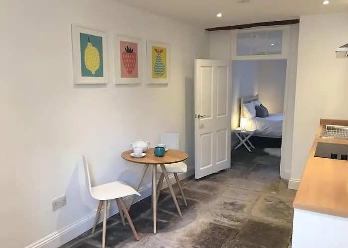 Spacious Boutique Clifton King Size Bed