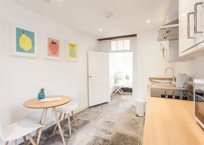 Spacious Boutique Clifton King Size Bed Apartment Bristol